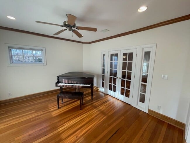Building Photo - Mebane Farmhouse Available Now!