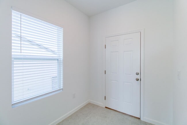 Building Photo - 2216 Bear Peak Dr