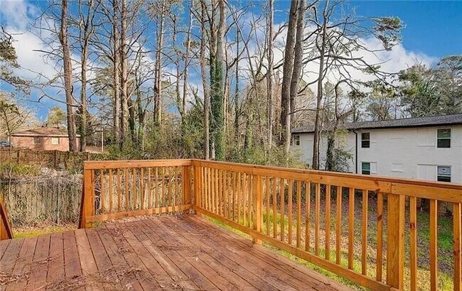 Building Photo - Elegant 3 BD 2.5 BA Home Offering Luxury Living in the Heart of Atlanta