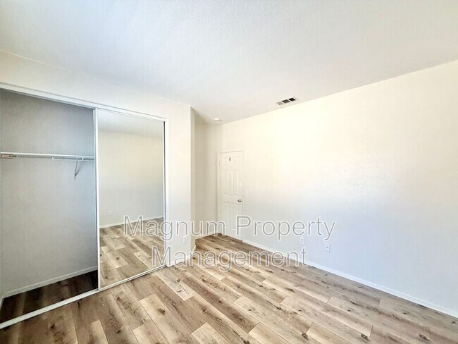 Building Photo - 46383 Vianne Ct