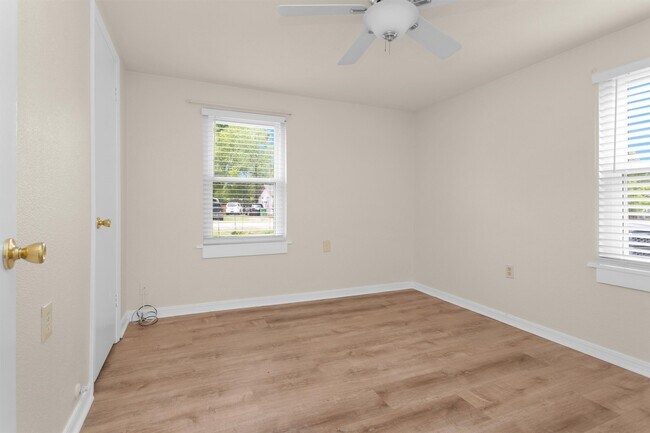 Building Photo - 6002 Shelburne St