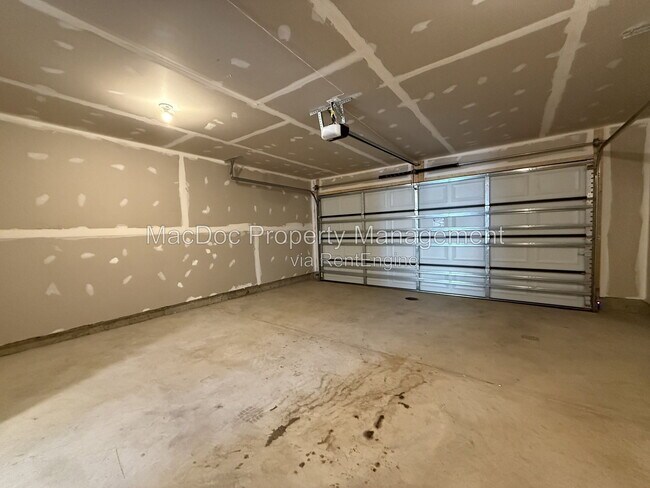 Building Photo - 1100 Rampart Dr