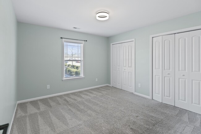 Building Photo - 704 Jade Ln