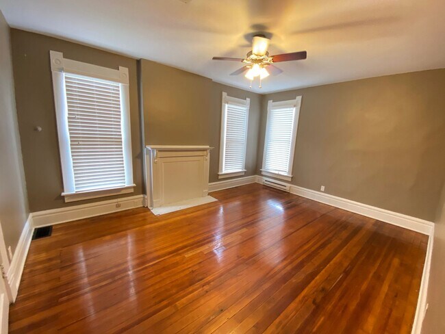 Building Photo - 1470 Neil Ave