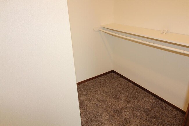 Building Photo - 316 Falcon Ct