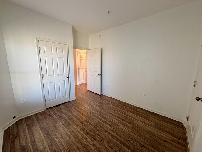 Building Photo - 3802 N Sagamore Dr