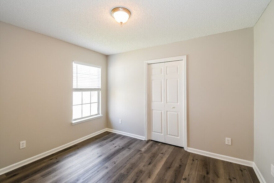 Building Photo - 12071 Sunchase Dr