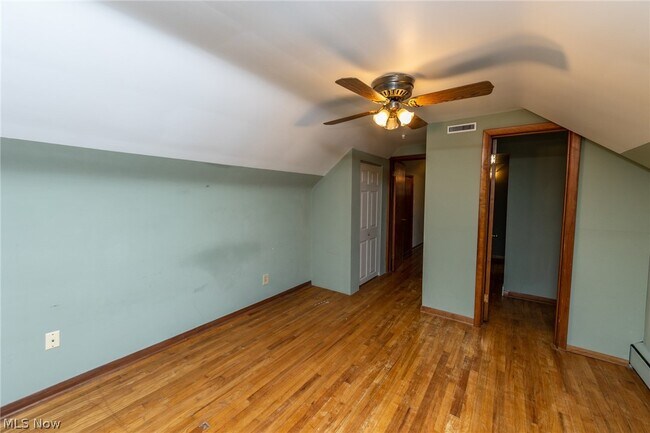 Building Photo - 9423 Highland Dr