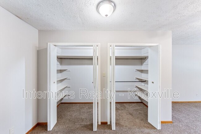 Building Photo - 8738 Gleason Dr