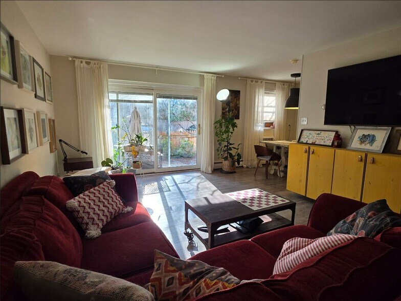 Building Photo - 412 N Wayne Ave