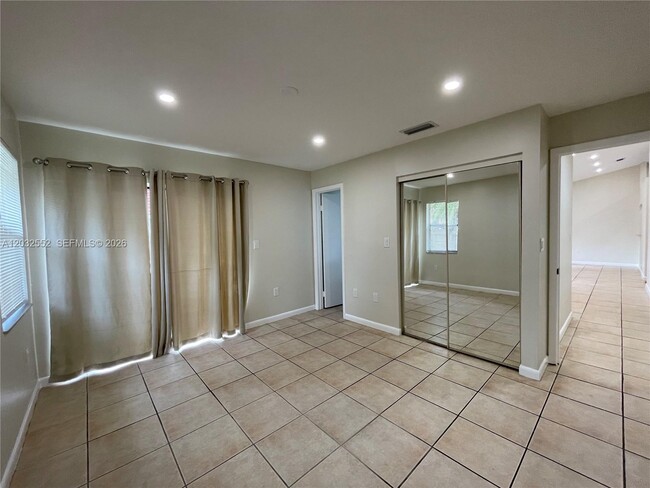 Building Photo - 1511 San Remo Cir