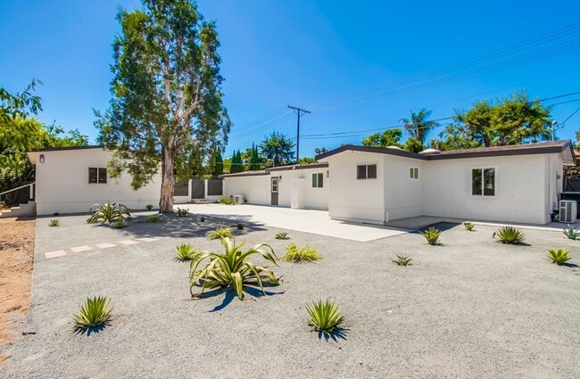 Building Photo - Charming & Upgraded San Marcos Home with Privacy and Space