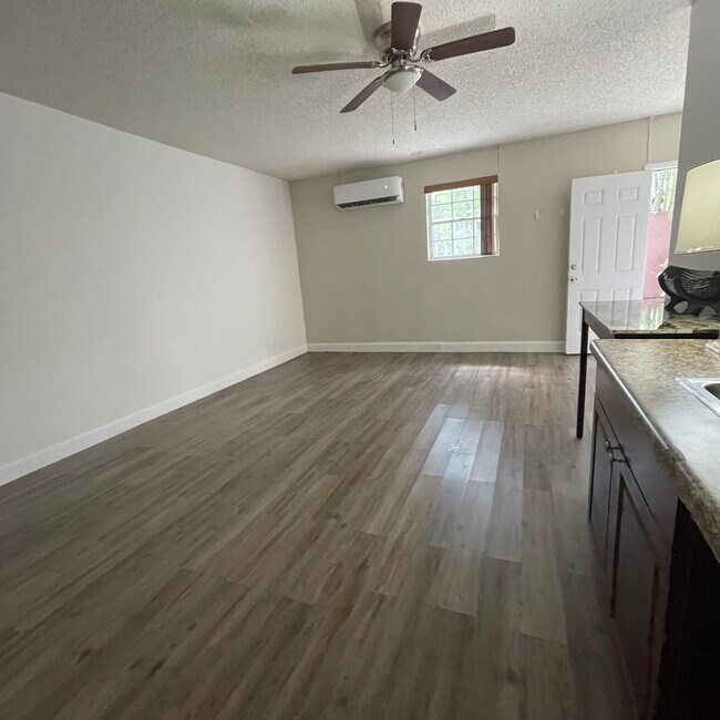 Building Photo - 1600 SW 139th Ct