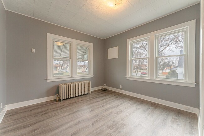 Building Photo - 14517 Blaine Ave