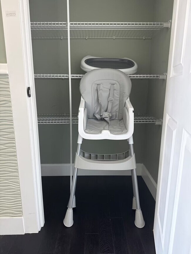 Building Photo - 5627 Illahee Road NE