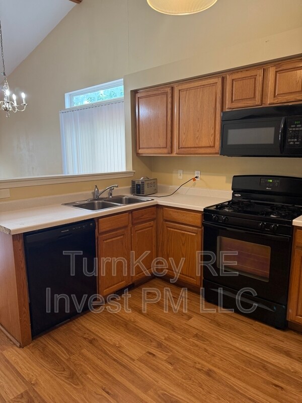 Building Photo - 13964 Danbury Dr