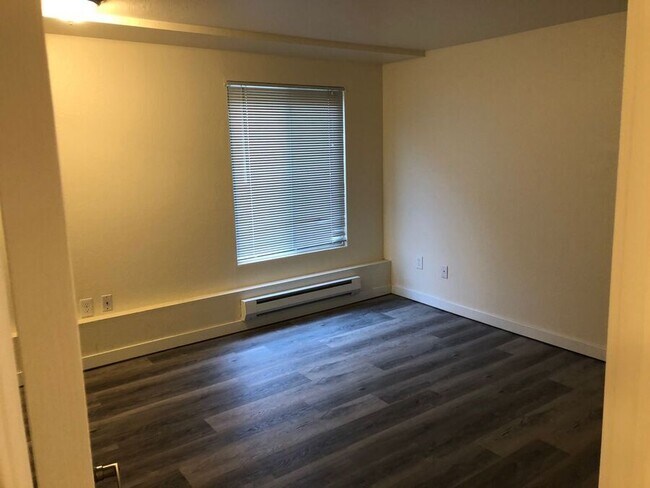 Building Photo - 2839 Thorndyke Ave W