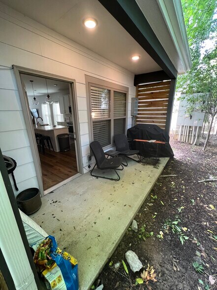 Building Photo - 213 Thompson Park Dr
