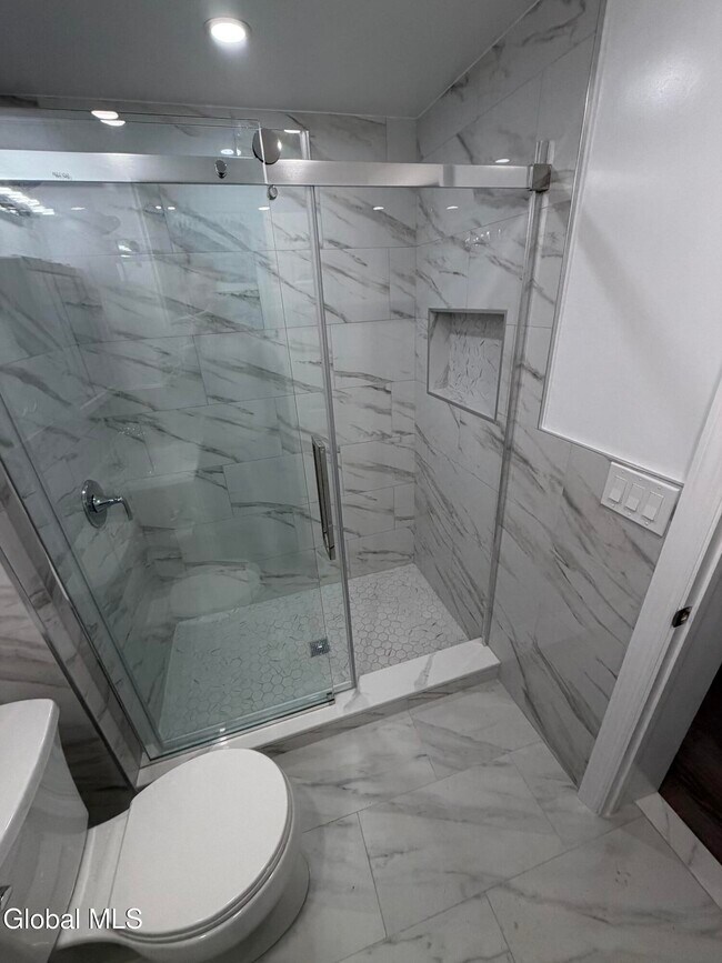 Building Photo - 58 S Swan St