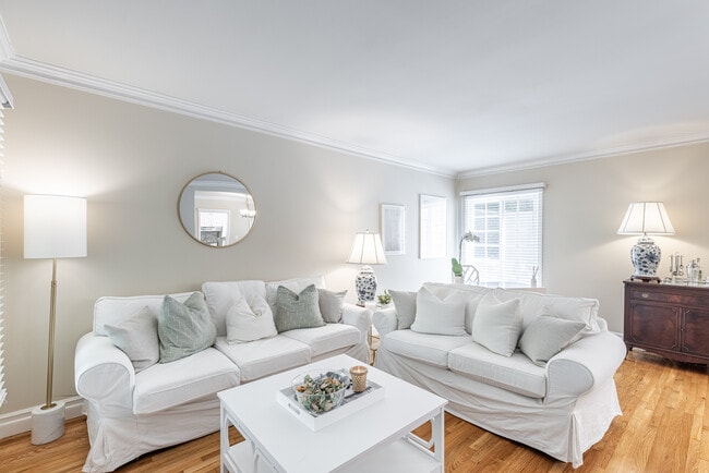 Building Photo - 1412 Kelton Ave