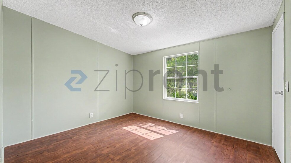 Building Photo - Unit
