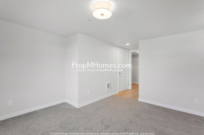 Building Photo - Updated Two Level Condo in the Heart of Do...