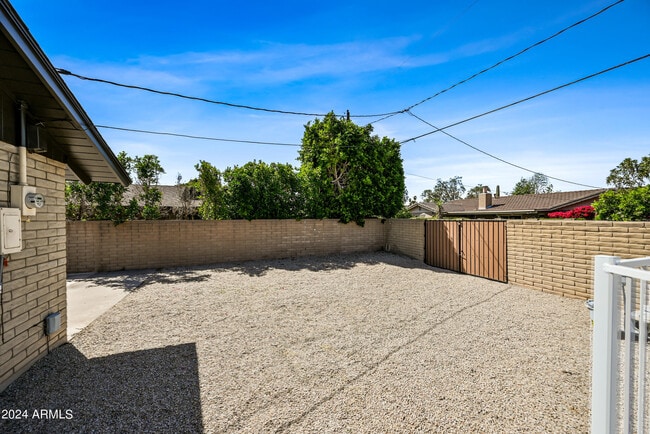 Building Photo - 530 E Fairmont Dr