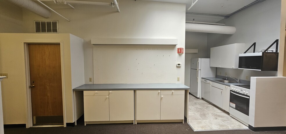 Kitchen / Pantry - 33 Kingston St