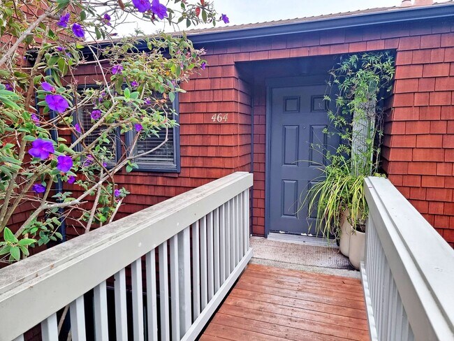 Building Photo - One bedroom top floor corner unit condo with gorgeous view for rent!