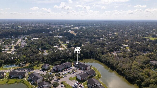 Building Photo - 806 Lake Haven Square