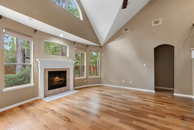 Building Photo - The Perfect Woodlands Retreat: Steps from ...