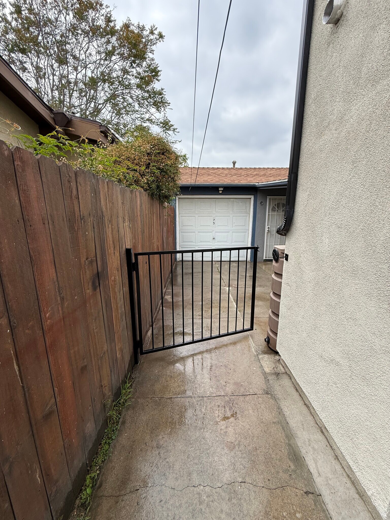 Building Photo - 2755 Knox Ave