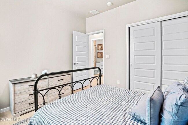 Building Photo - 12612 Dorchester Ave