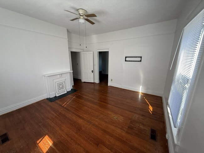 Building Photo - 404 Ewing St