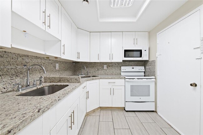 Building Photo - 16740 NE 9th Ave