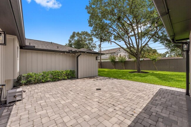 Building Photo - 5521 Lincrest Ln