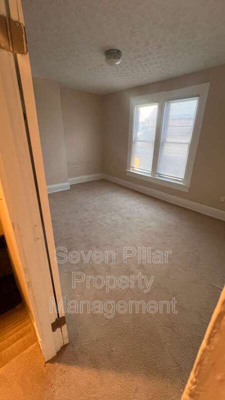 Building Photo - 1345 E Livingston Ave