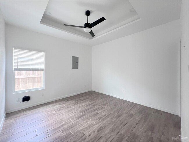 Building Photo - 19 W Woodson Dr