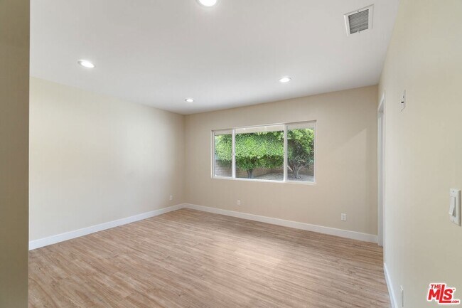 Building Photo - 17633 Nordhoff St