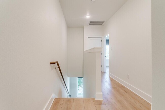Building Photo - 3255 S University Dr