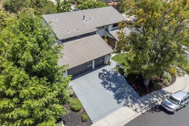 Building Photo - Hidden Jewel in Westlake Village