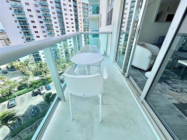 Building Photo - 3901 S Ocean Dr