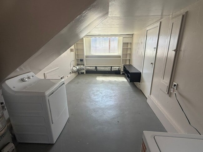 Building Photo - 3-Bedroom Single Family Home in Richmond Annex / El Cerrito Area