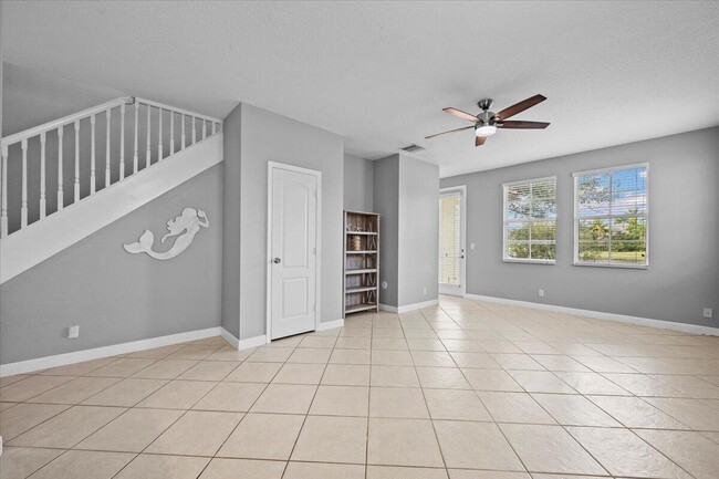 Building Photo - 647 Castle Dr