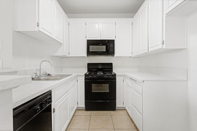 Building Photo - 10823 Hortense St