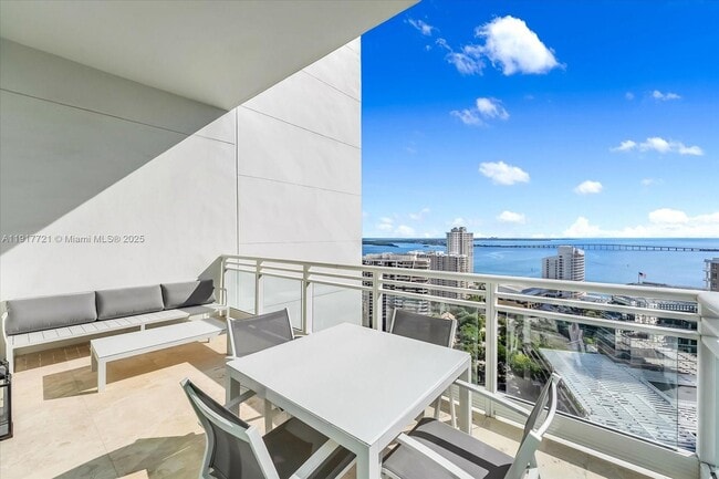 Building Photo - 900 Brickell Key Blvd