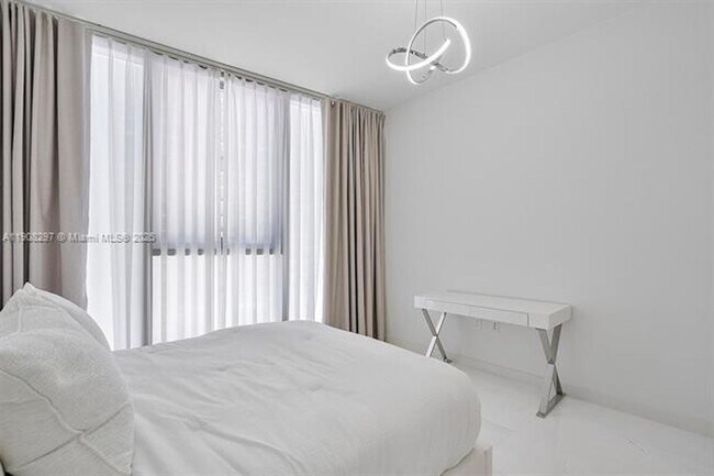 Building Photo - 300 Biscayne Blvd Way