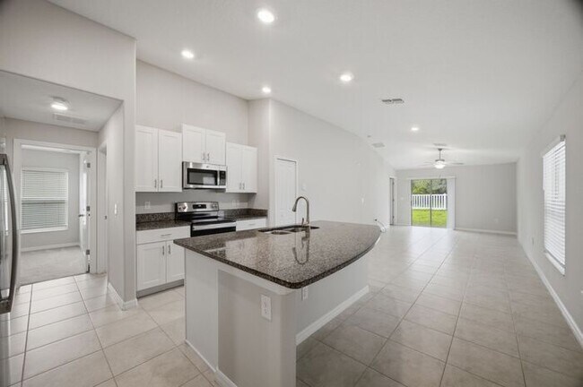 Building Photo - Riverview