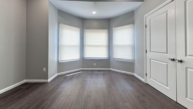 Building Photo - 275 S 56th St