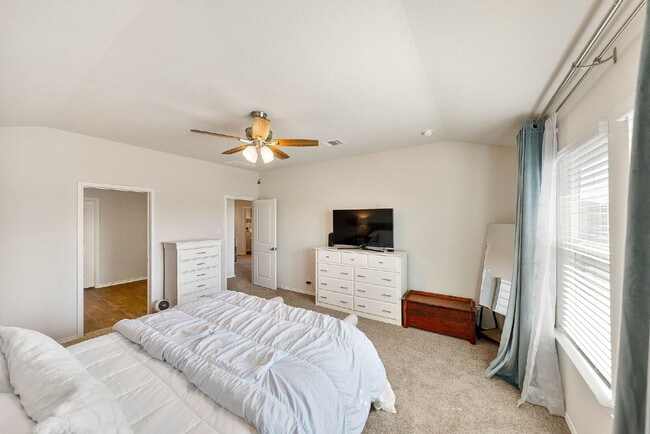 Building Photo - Want discounted utilities along with Free Rent? You came to the right place!